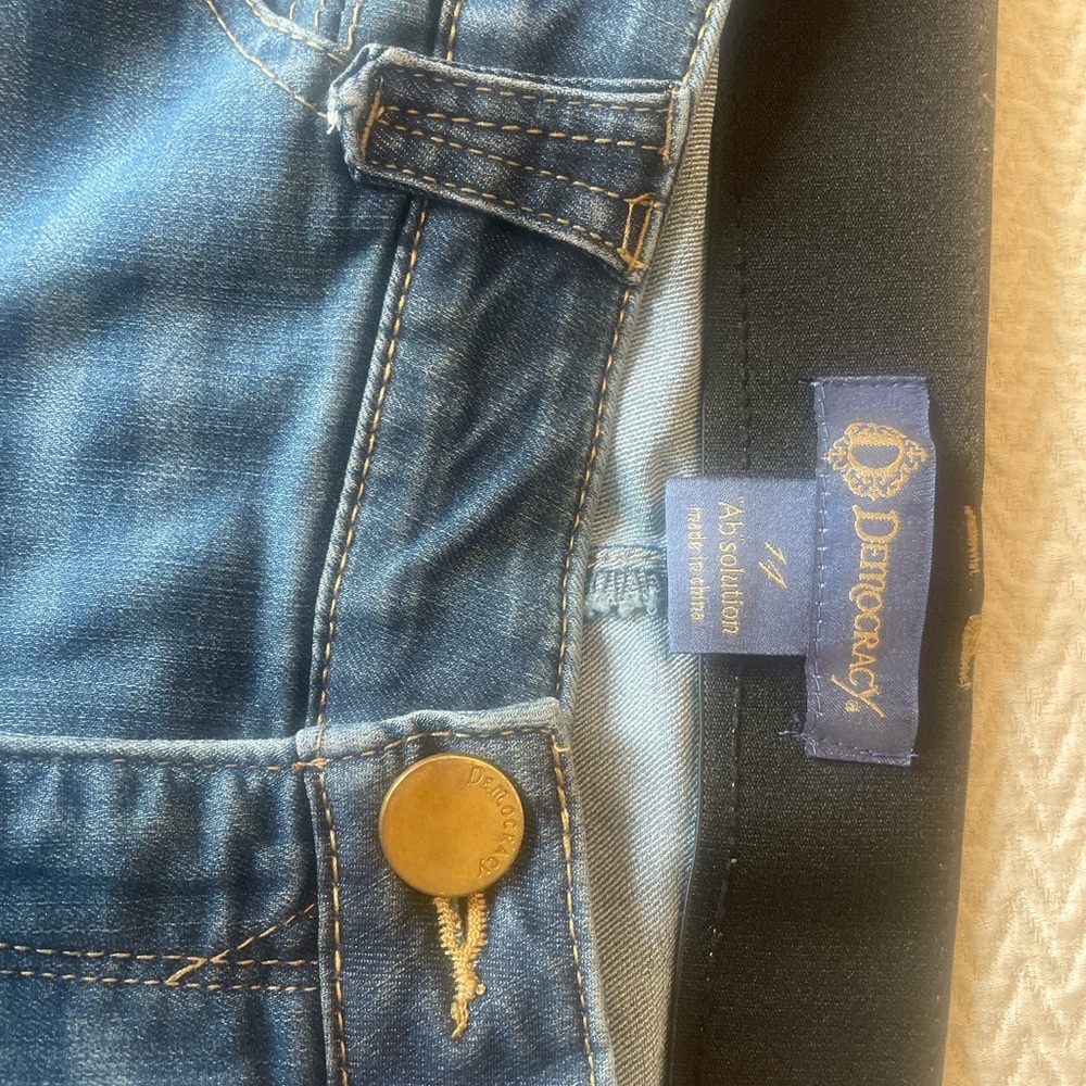 Democracy Absolution ankle Blue Jeans with Classic Denim Stitching